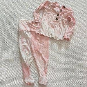 pink Tie-dye LOU LOU & COMPANY

EMILY TOP + BOTTOMS